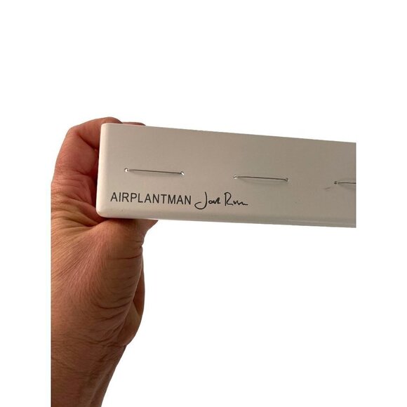 Airplantman Air Plant Rectangular Metal Frame White Modern 18 x 24 - Picture 4 of 8